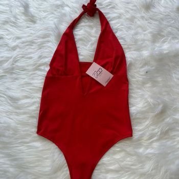 Producto - BODY MICROFIBRA ESCOTADO CON DETALLE EN PECHO Y ATAR CUELLO