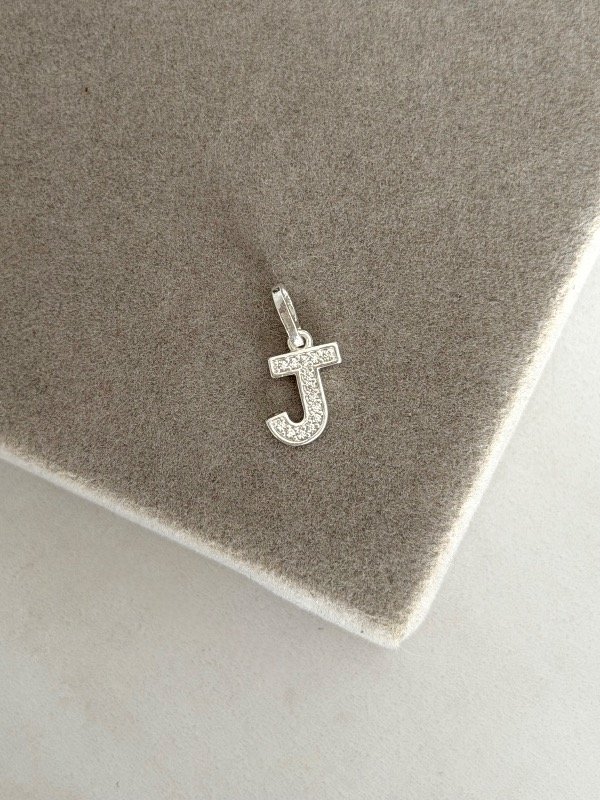 Producto - Dije letra J micropave