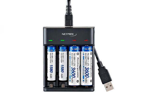 Producto - Cargador de pilas AA/AAA -4 celdas -c/cable usb -Netmak (NM-CH4)