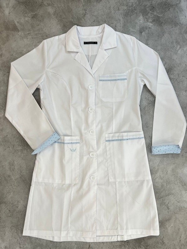 Producto - Guardapolvo Blanco detalle Estrellitas Fondo Celeste