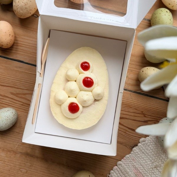 Producto - Huevo relleno Mousse de queso y frutillas