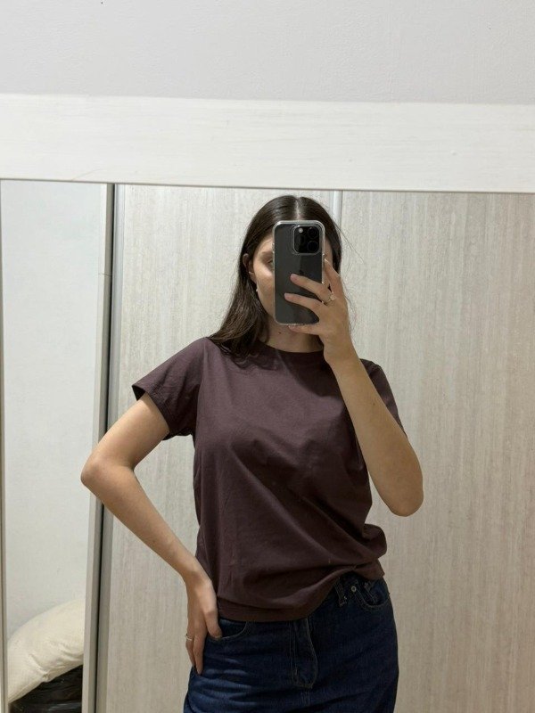 Producto - Remera Básica Chocolate