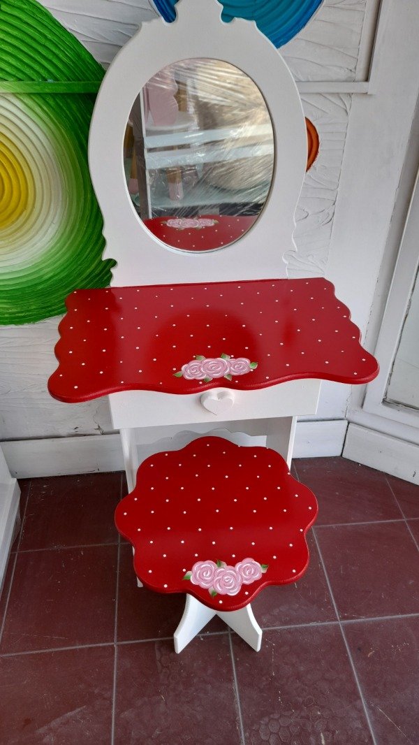 Producto - TOCADOR OVAL ROJO