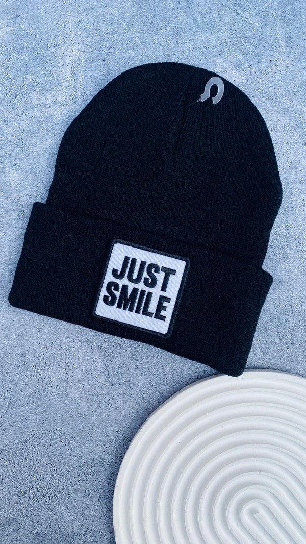 Producto - GORRO LANA JUST SMILE BLACK