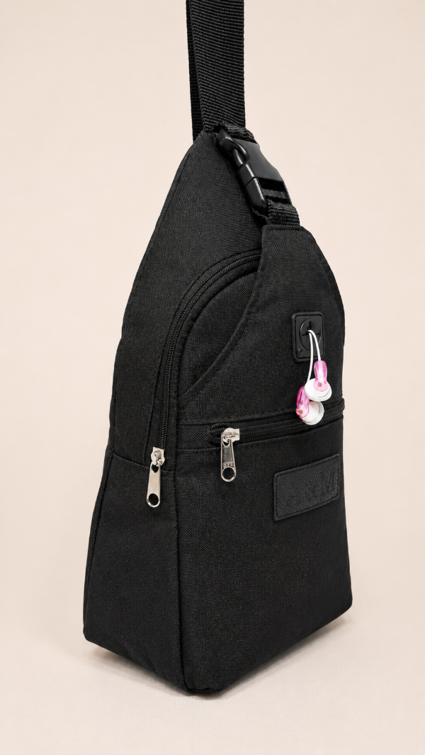 Producto - MOCHILA TRIANGULAR - NEGRO