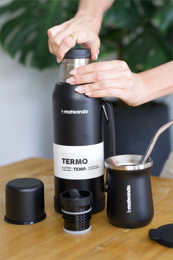 Producto - KIT MATERO MATEANDO - Termo 1 L Mate Negro c/ Bombilla - 0