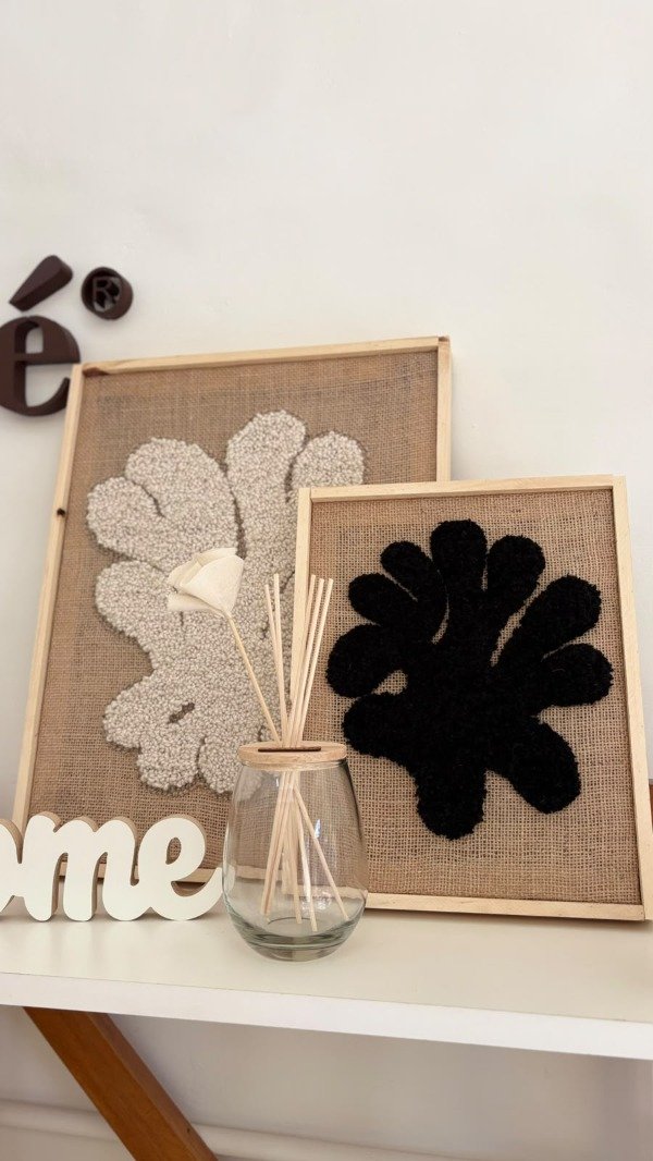 Producto - Cuadro tejido artesanal 31cm x 26cm - bordado negro - 1