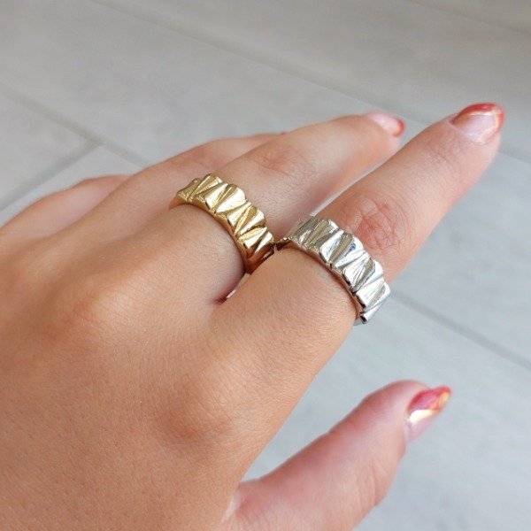 Producto - Anillo cinta con relieve