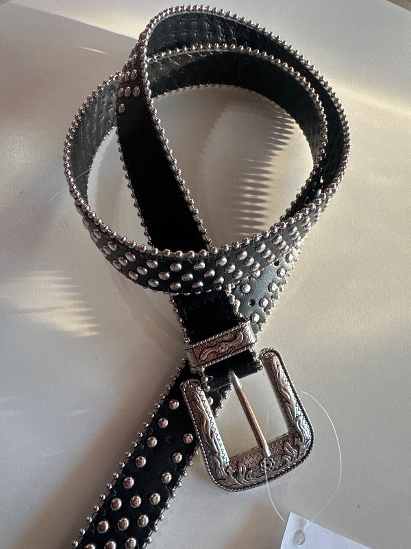 Producto - Cinto Tachas Milano