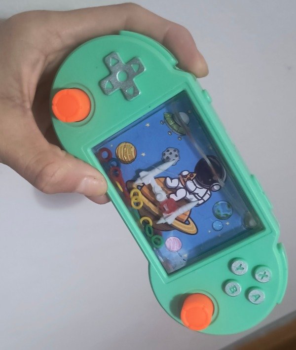 Producto - Juego de agua astronauta verde (desc por detalle en el vidrio no afecta al uso )