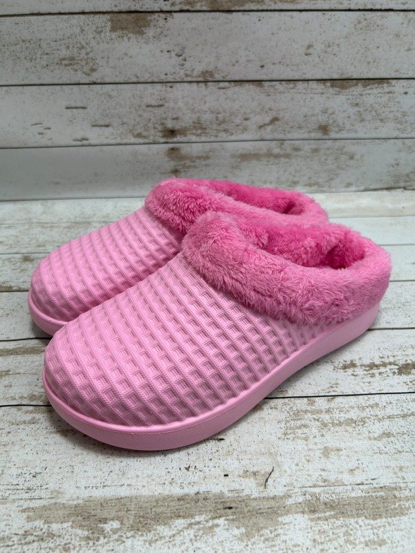 Producto - crocs cerrada con peluche rosa del 35 al 40