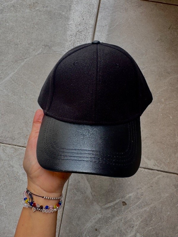 Producto - Gorra paño y visera ecocuero