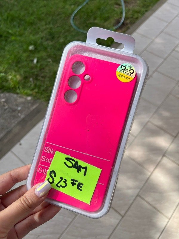 Producto - S23 fe silicona con felpa fucsia