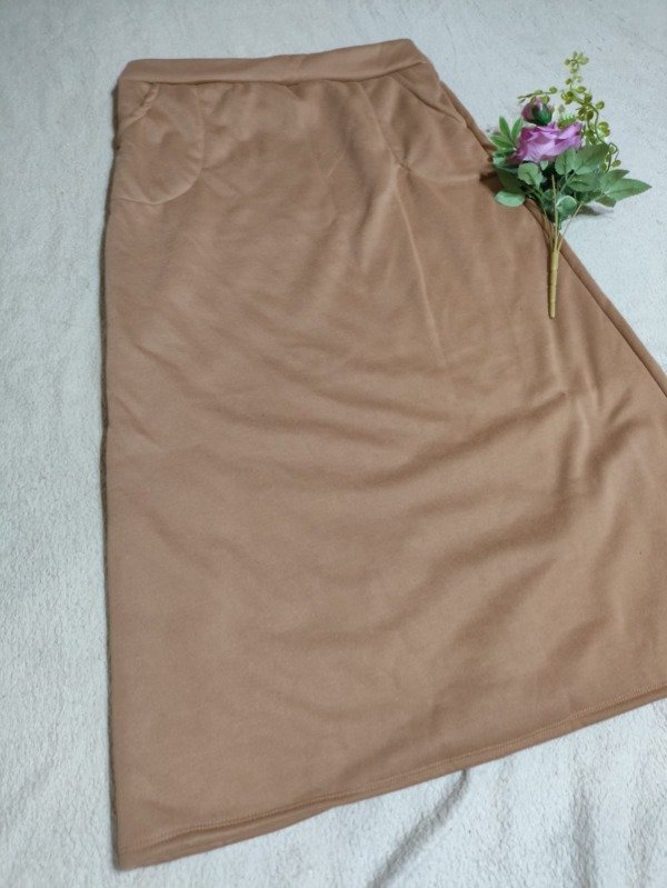 Producto - Pollera de jersey con corderito (T2 y T6)