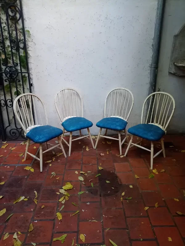 Producto - Sillas Windsor Clásicas de Madera con Asiento Acolchado Blanco y Azul
