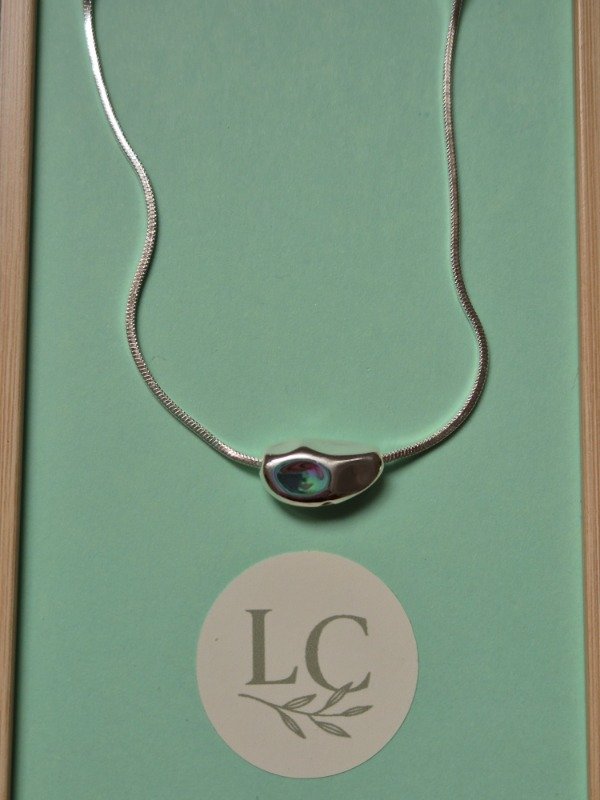 Producto - Collar bañado en plata con dije plateado