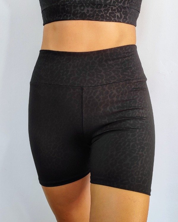 Producto - SHORT GOFRADO ANIMAL PRINT NEGRO