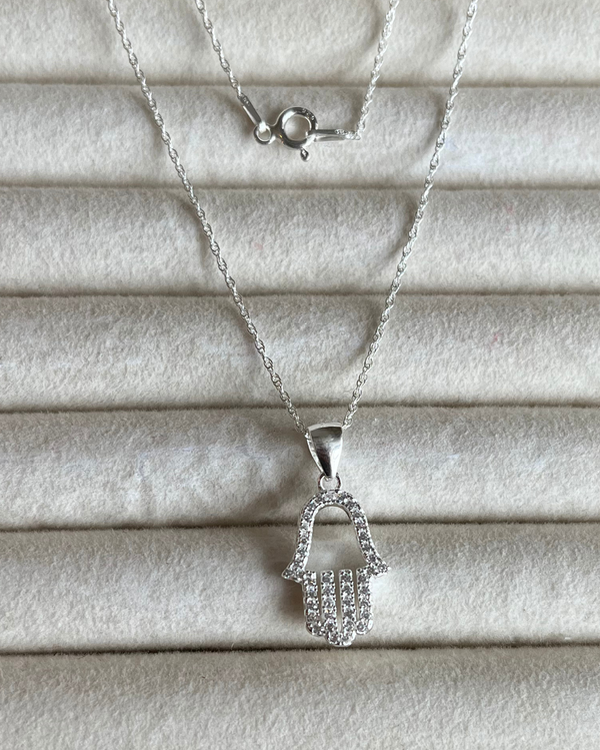 Producto - Cadena con dije mano protectora calada con cubic de plata 925 45cm