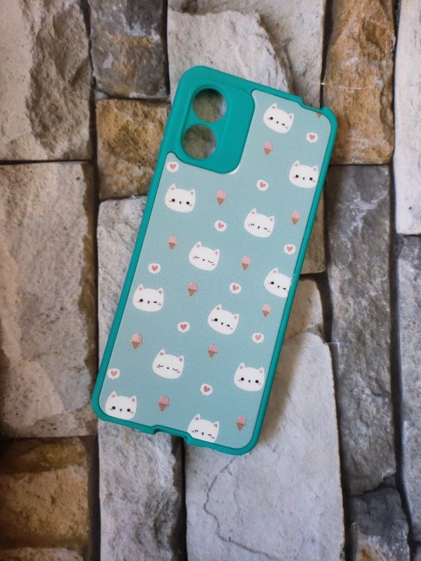 Producto - Funda rigida diseño Moto E13 gatitos