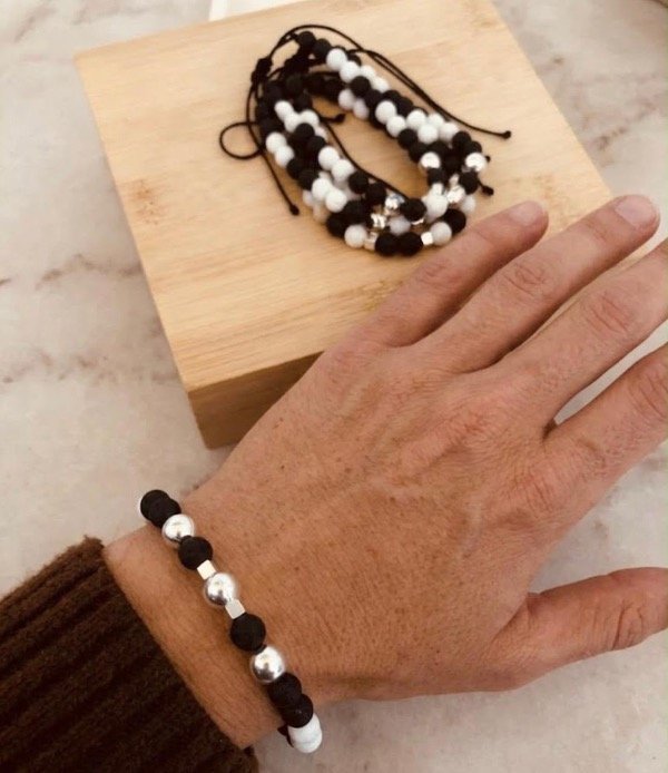 Producto - Pulse hombre volcánica negro y blanca + bolas Plata 925 hilo negro