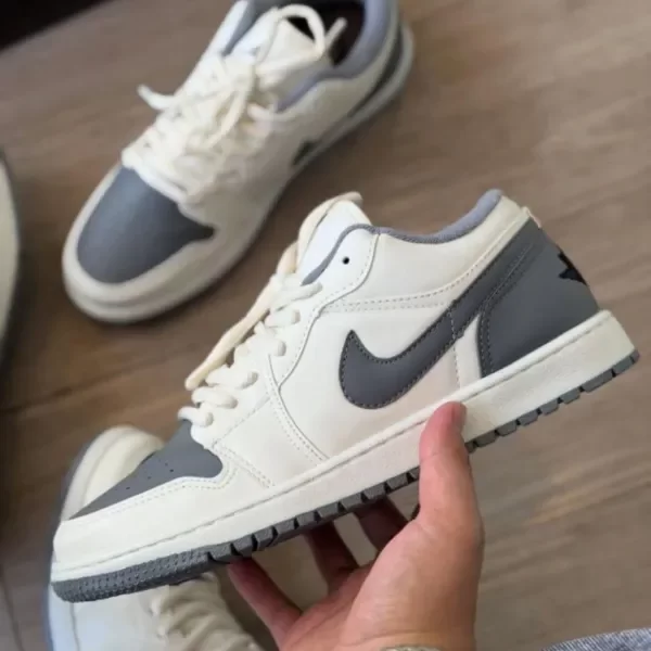 Producto - Jordan Low 1 beige/acero