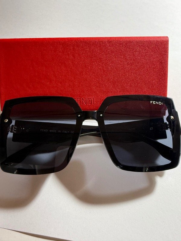 Producto - GAFAS FENDY BLACK MIRROR