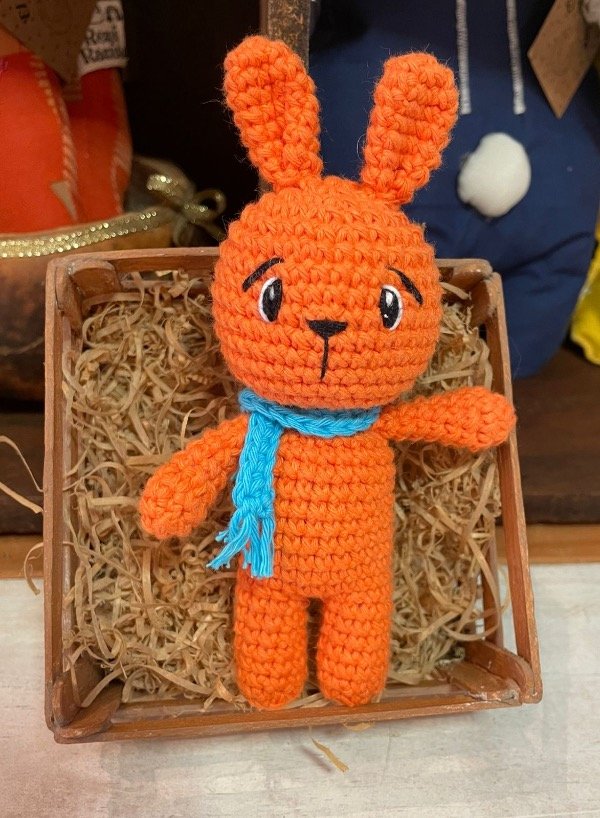 Producto - Amiguru tejido de apego conejito 15cm naranja