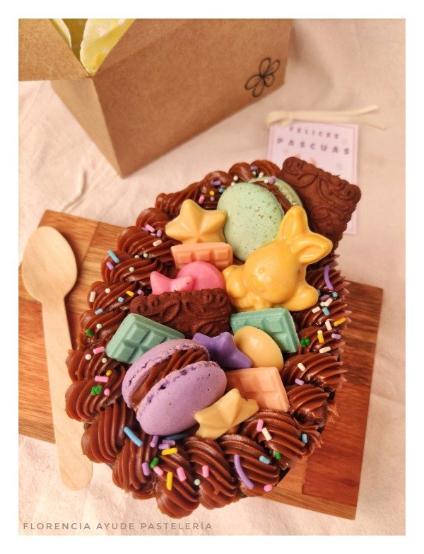 Producto - Huevo Chocotorta Rainbow - BASE HECHA CON CHOCOLATE REAL TEMPLADO