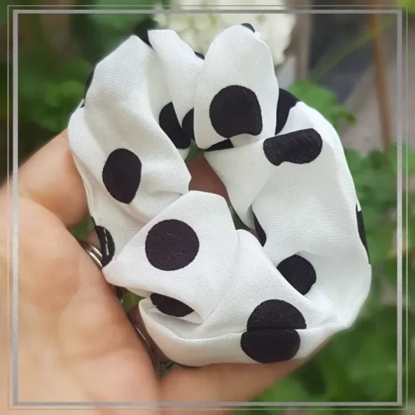 Producto - Colitas scrunchies lunares (Blanco)