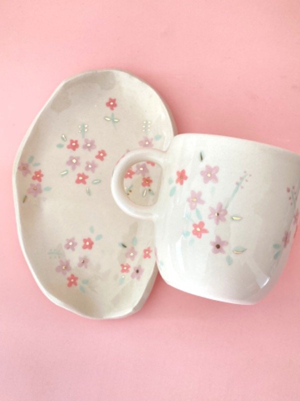 Producto - Set de bandeja y taza florcitas y oro