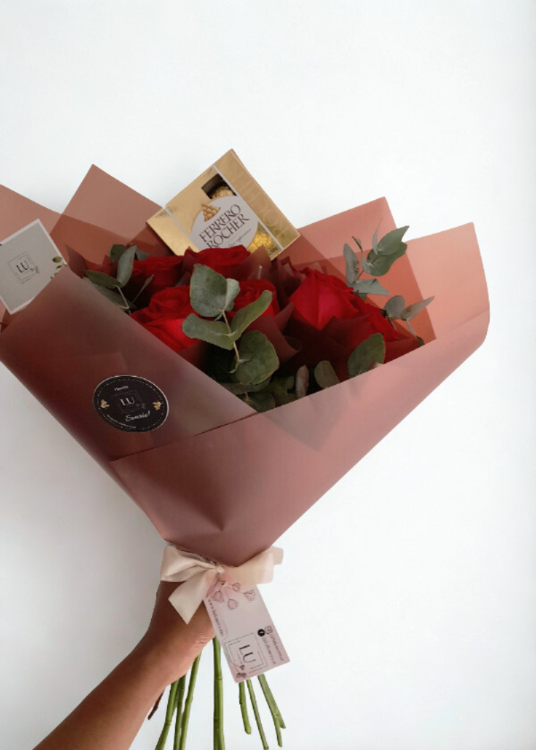 Producto - Ramo de 12 rosas con bombones