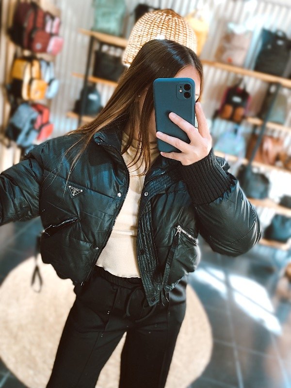 Producto - campera VANCOUVER negro engomado