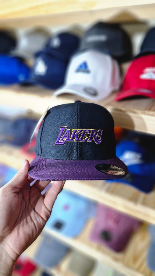 Producto - GORRA PREMIUM LAKERS CERRADA