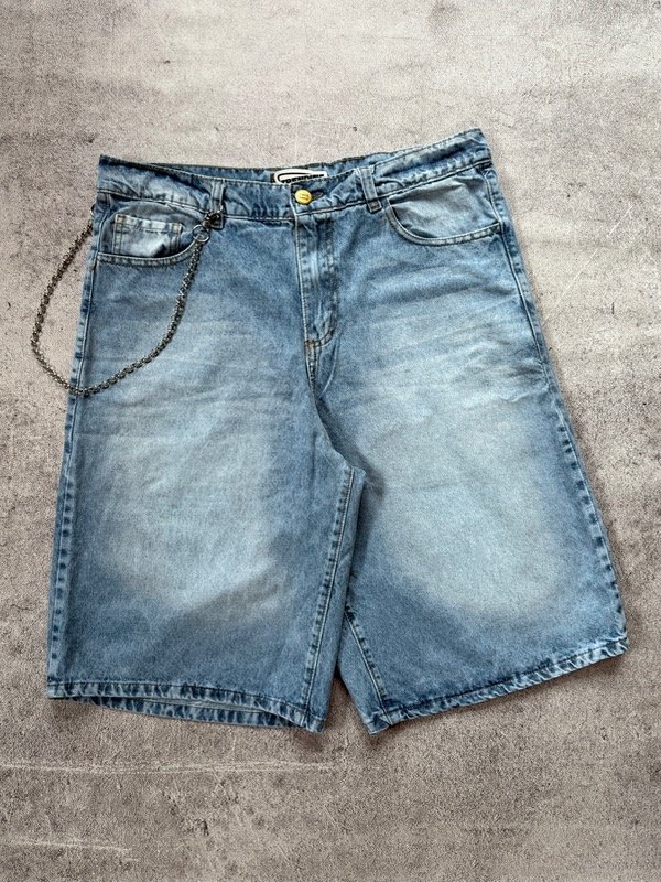 Producto - Bermuda Baggy Clásica Con Llaveros
