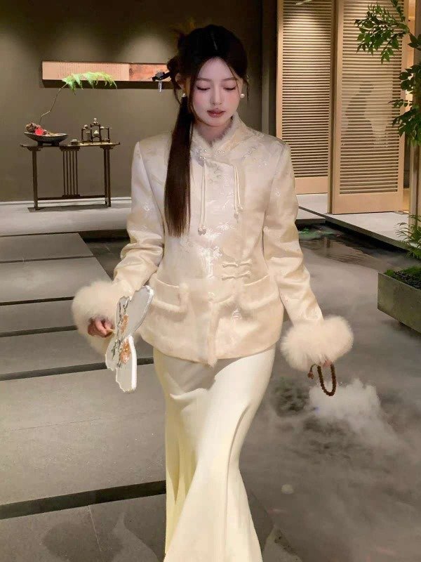 Producto - Tapado estilo asiatico brillante con piel