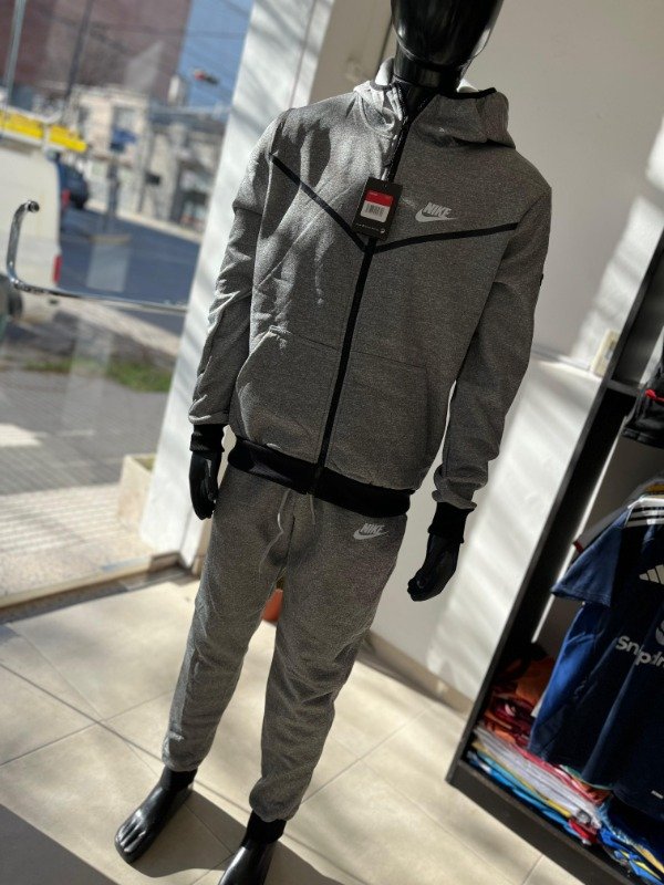 Producto - Conjunto Nike Tech FRIZADO