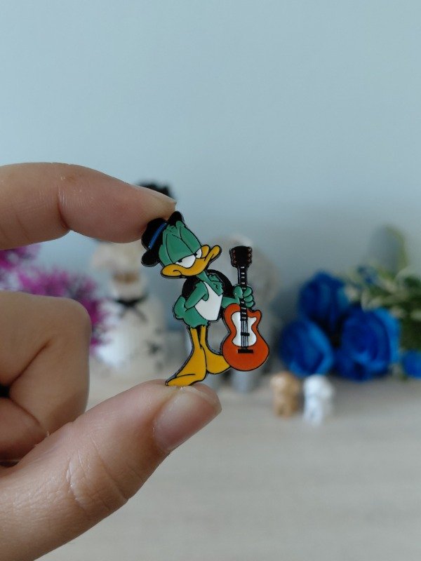 Producto - Pin metalizado - Pato Plucky #0807