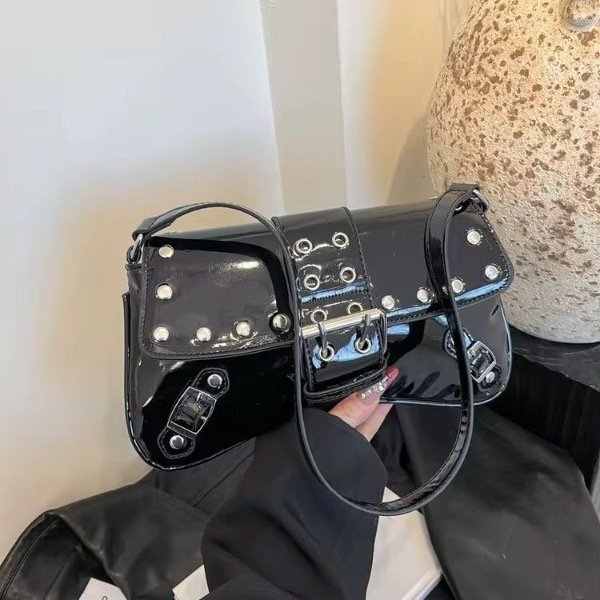 Producto - CARTERA DINA Negra Charol