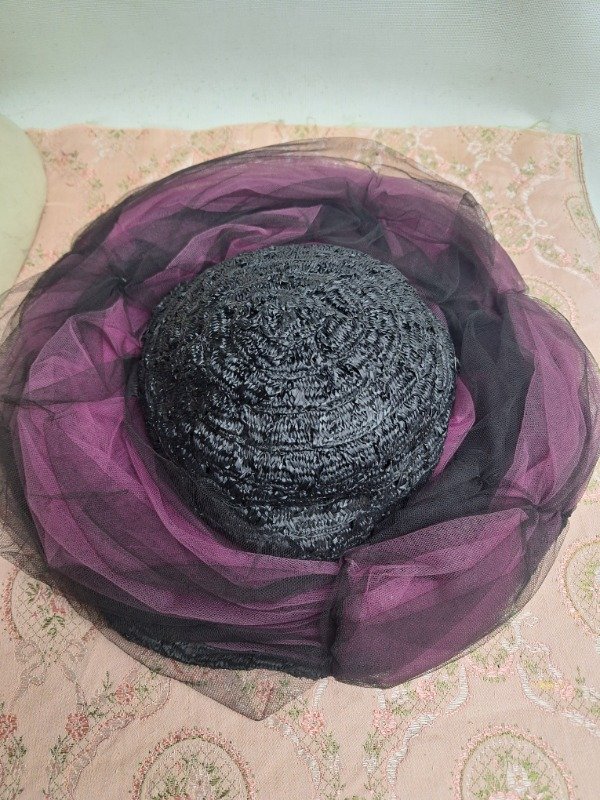 Producto - Capelina de Rafia negra con tul fucsia  y negro - 4