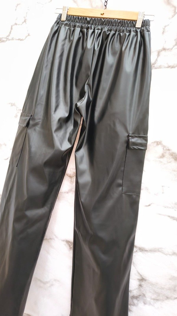 Producto - Pantalon ecocuero cargo