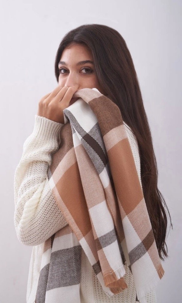 Producto - Bufanda Ruana Tejida Cuadrillé Con Flecos Burbery