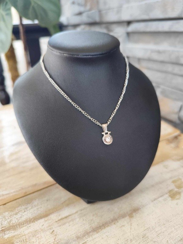 Producto - Collar bulgari redondo strass blanco. Acero quirúrgico.