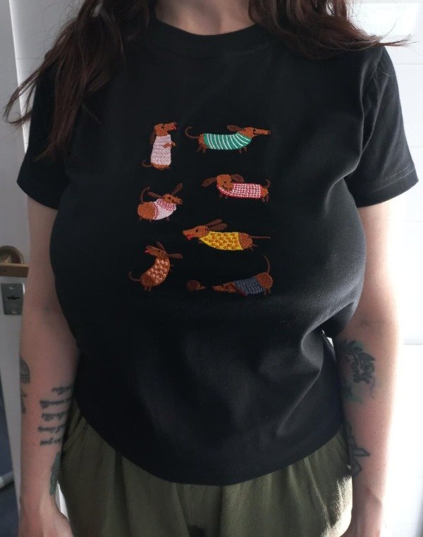 Producto - Remera semi baby tee PERRITOS SALCHICHAS