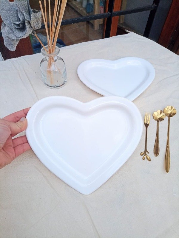 Producto - Plato Corazón cerámica (mediano/ grande)