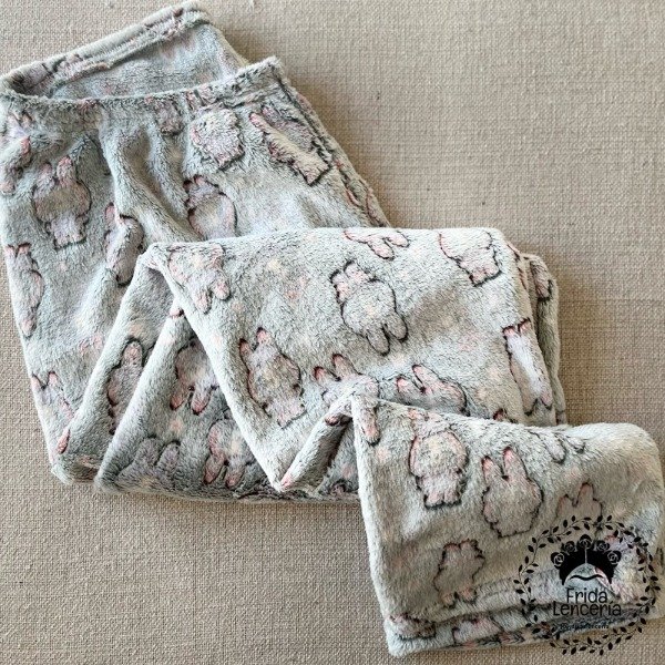 Producto - Pantalón Polar Gris Labubu