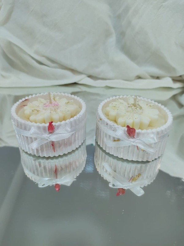 Producto - Vela de soja aromática en caramelera de yeso + margarita