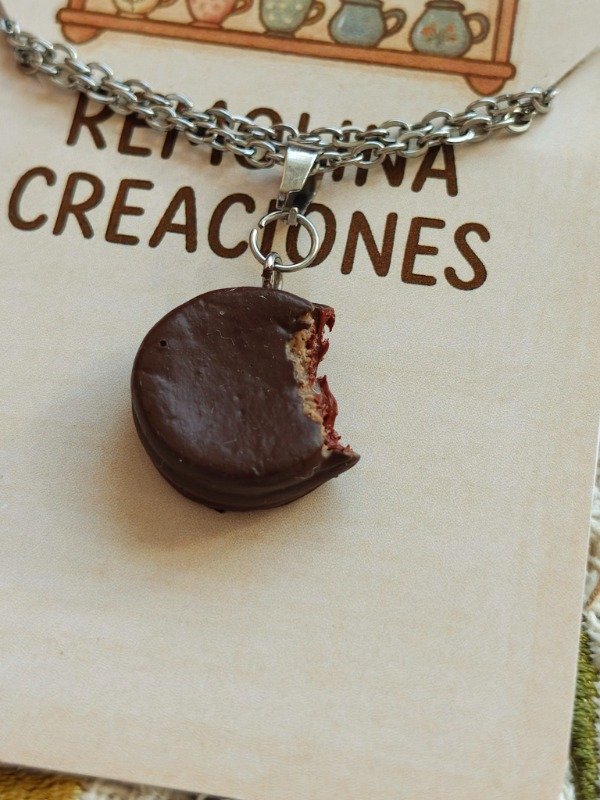 Producto - Colgante de alfajor chocolate negro