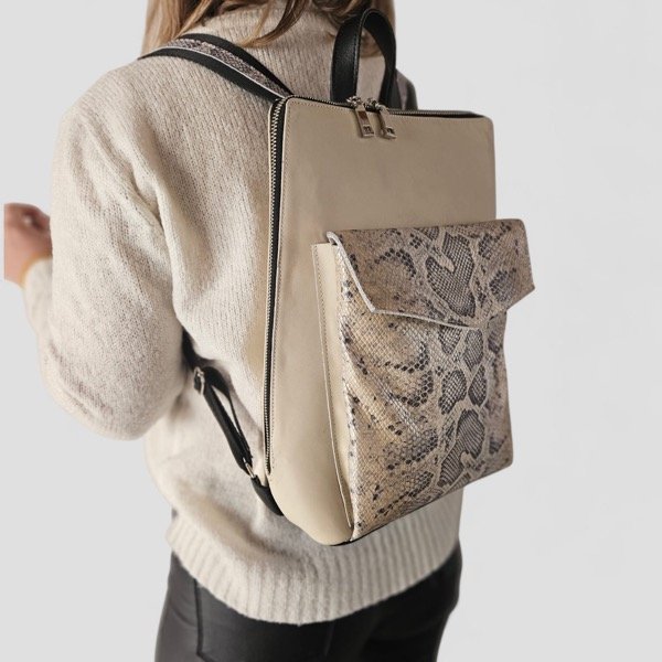 Producto - Mochila Minimalista iPad/Netbook - tiza