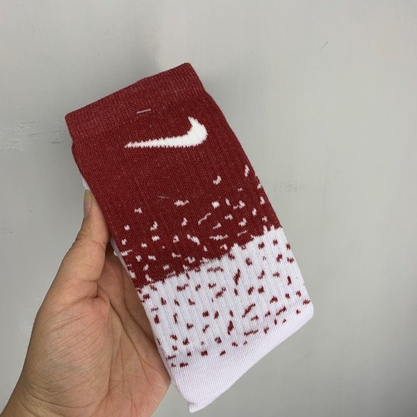 Producto - Nike pintitas bordo