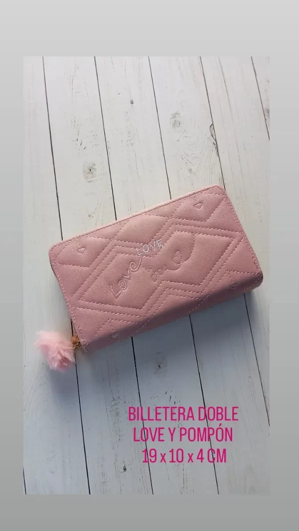 Producto - BILLETERA DOBLE LOVE Y POMPÓN ROSA